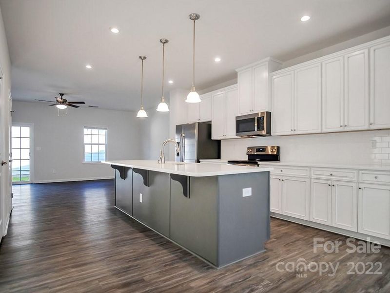 5041 Patton Dr, Cramerton, NC 28056