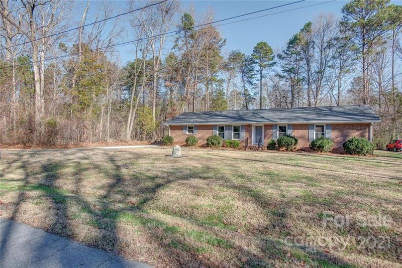 348 Oakwood Dr, Mount Holly, NC 28120