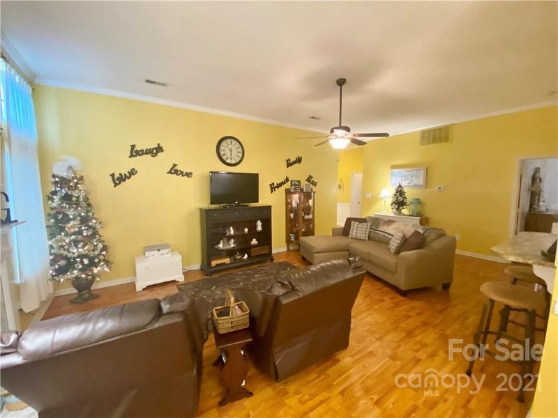 8718 Kirkley Glen Ln, Charlotte, NC 28215