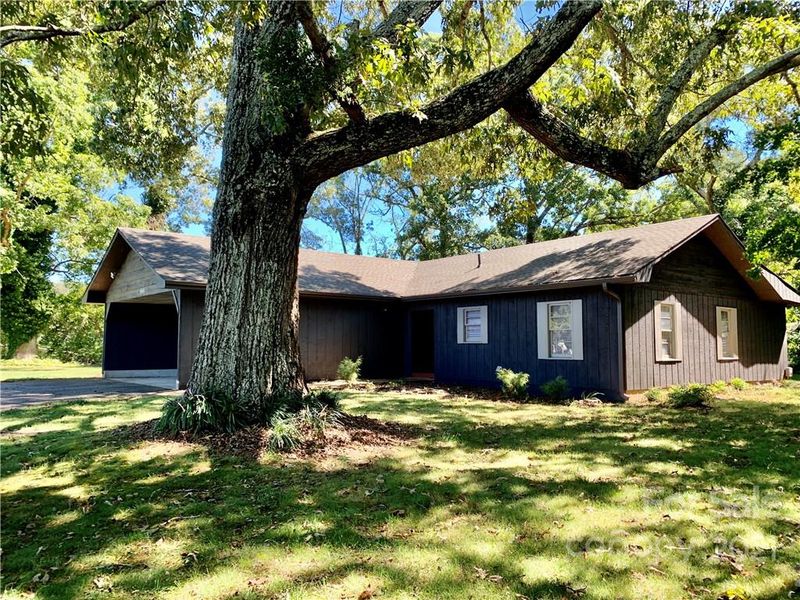 1989 Hass Dr, Newton, NC 28658