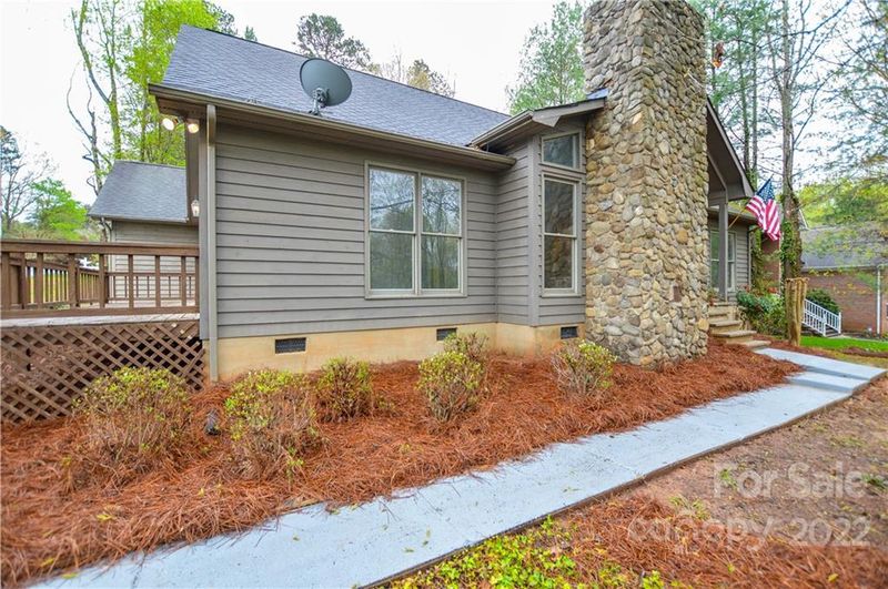 7944 Golf Course Dr N, Denver, NC 28037