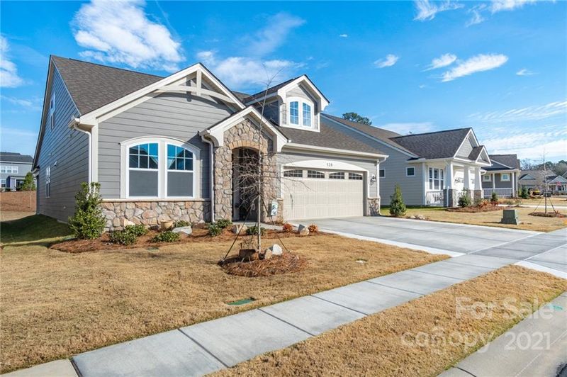 528 Lincoln Quarters Ln, Tega Cay, SC 29708