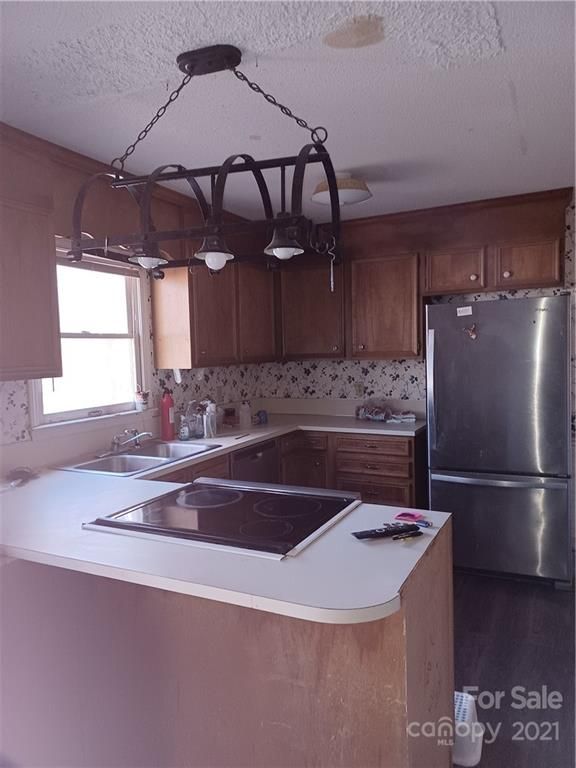 3331 Farm Lake Dr, Concord, NC 28027