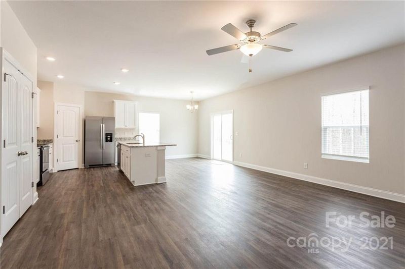 9408 Creedmore Hills Dr, Charlotte, NC 28214