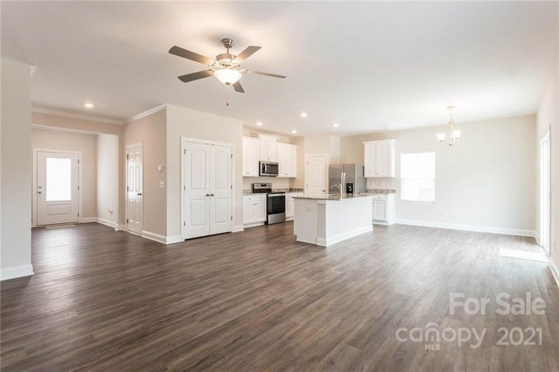 9408 Creedmore Hills Dr, Charlotte, NC 28214