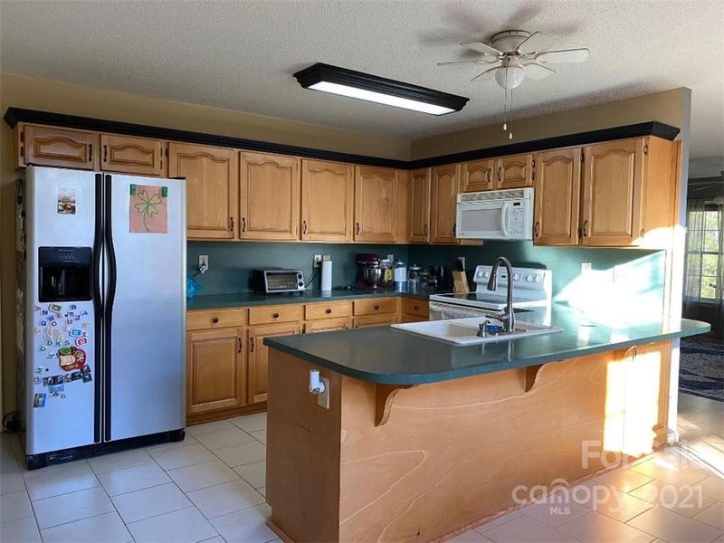 142 Hidden Oak Dr, Statesville, NC 28677