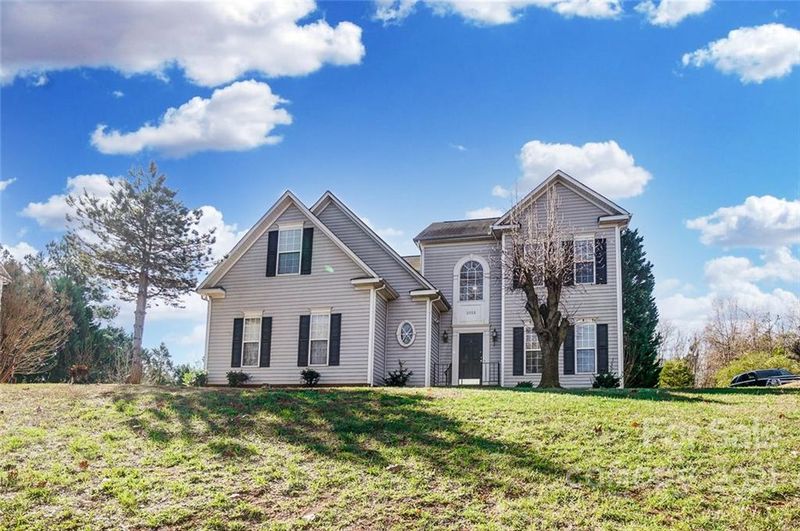 2022 Mt Isle Harbor Dr, Charlotte, NC 28214