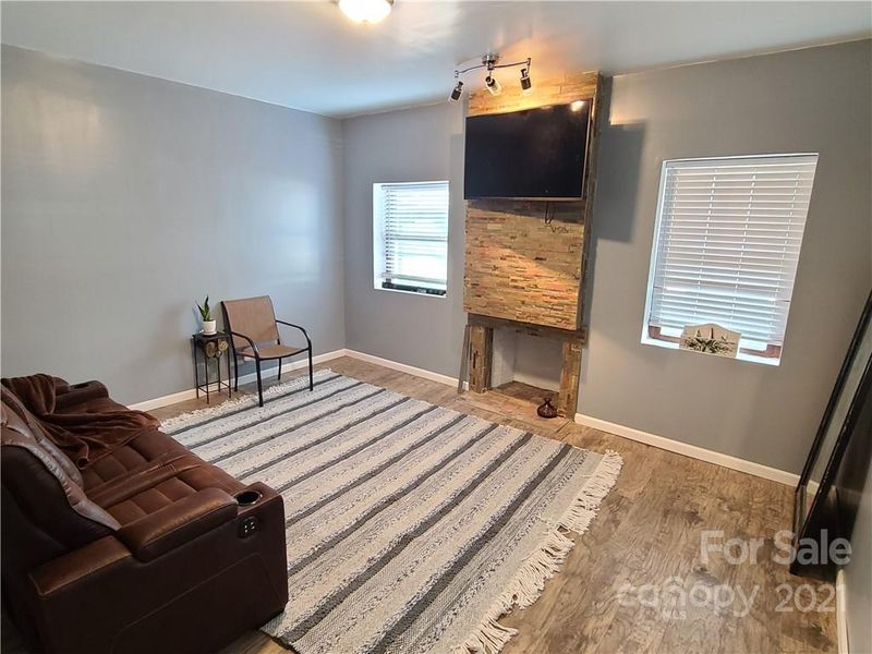 731 6th Ave SW, Hickory, NC 28602