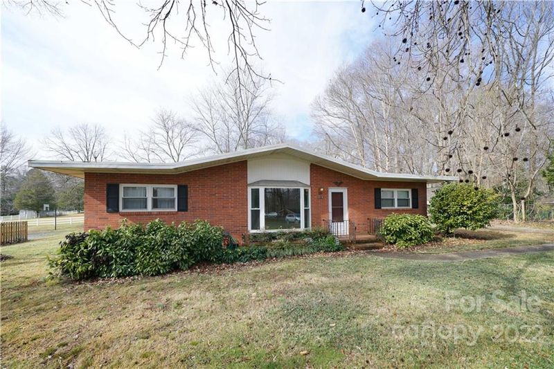 6919 Lakeside Dr, Charlotte, NC 28215