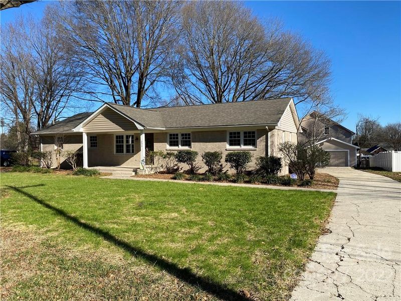 233 Sundown Rd, Mooresville, NC 28117