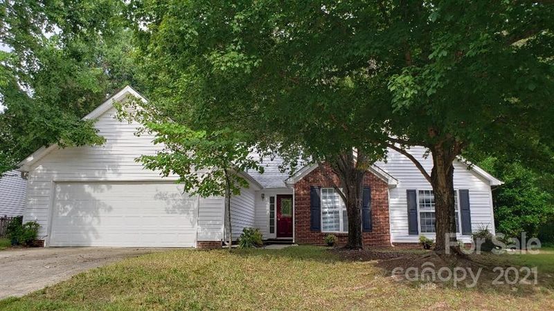 312 Edgemore Ct, Charlotte, NC 28270