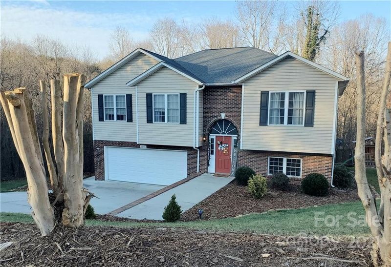 5148 Mill Pond Dr, Conover, NC 28613
