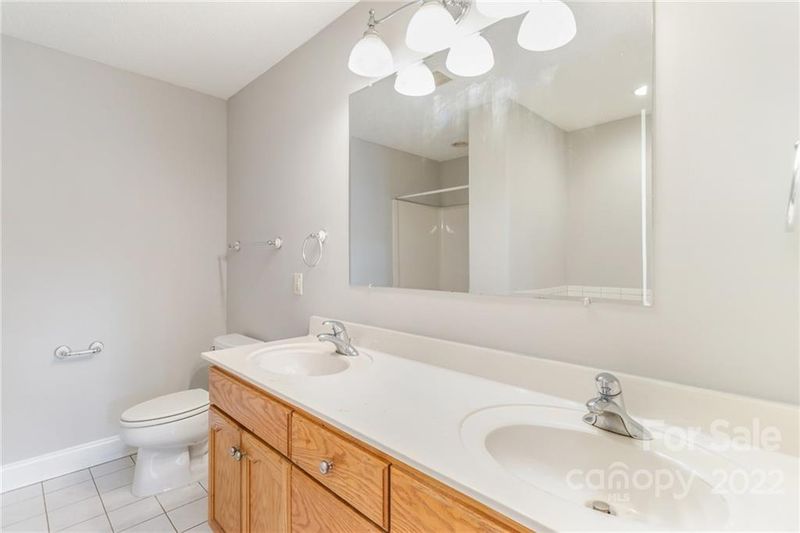 145 Hunters Pointe Dr, Dallas, NC 28034