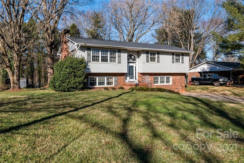 3833 22nd St NE, Hickory, NC 28601