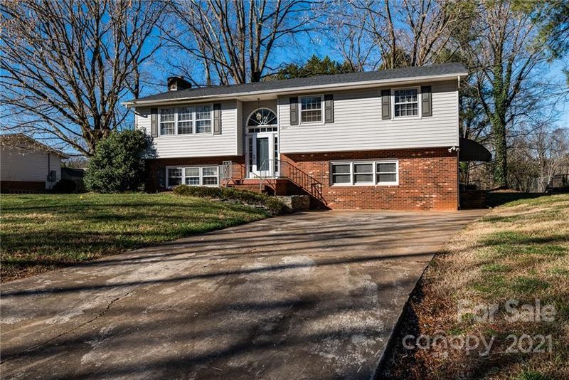 3833 22nd St NE, Hickory, NC 28601