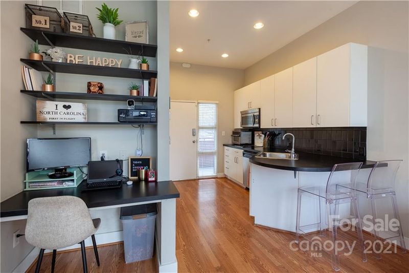 514 W 10th St #204, Charlotte, NC 28202