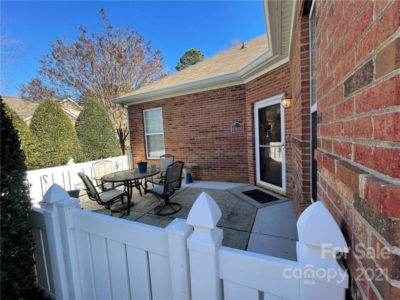 6826 Ledgestone Pl, Charlotte, NC 28227