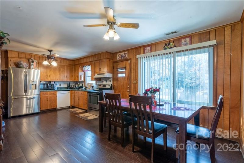 2316 Lanecrest Dr, Charlotte, NC 28215