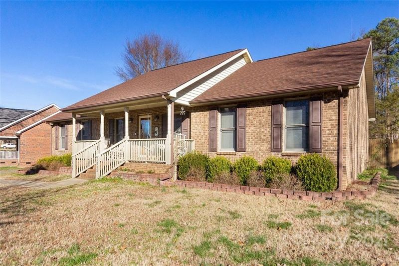 1808 Falconhurst Dr, Charlotte, NC 28216