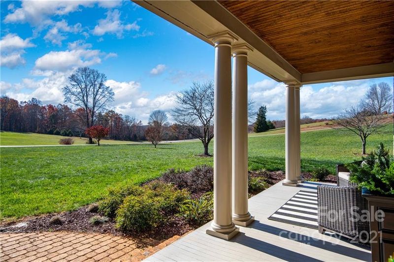 4712 White Eagle Ln, Hickory, NC 28602