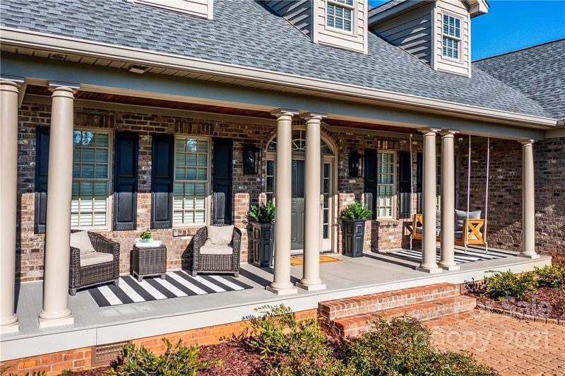 4712 White Eagle Ln, Hickory, NC 28602