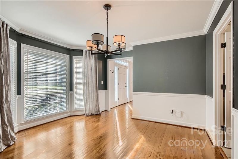 2527 Oxborough Dr, Matthews, NC 28105