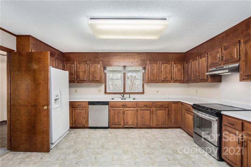 101 Hull Dr, Dallas, NC 28034