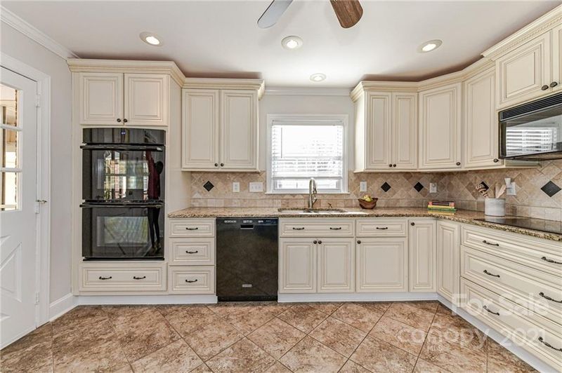 7513 Monroe Rd, Charlotte, NC 28212