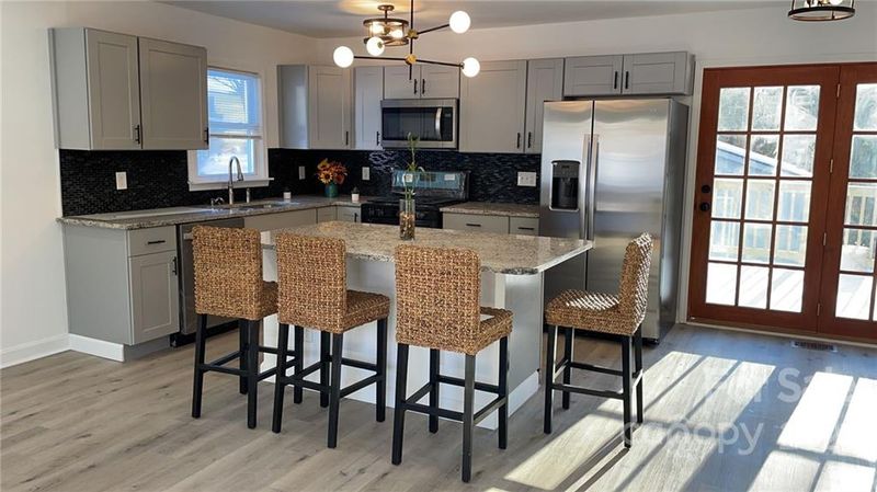 704 Stowe Dr, Lowell, NC 28098
