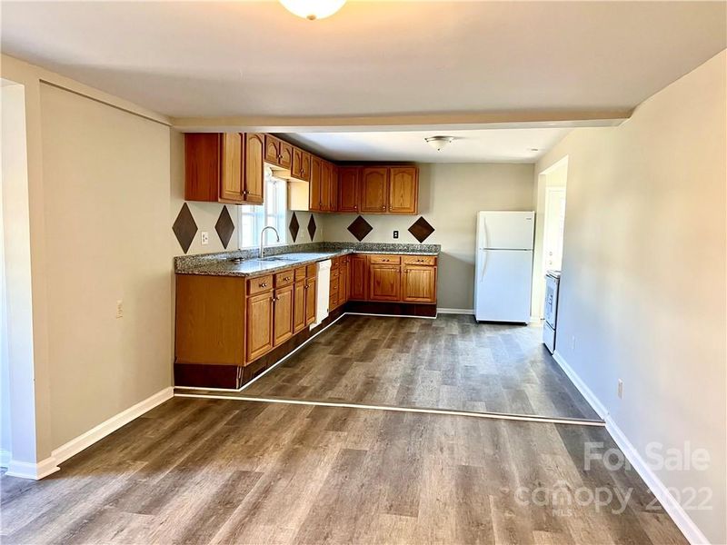 206 S Caroline Ave, Lowell, NC 28098