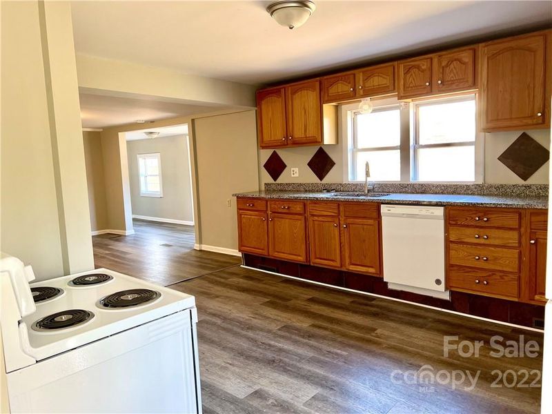 206 S Caroline Ave, Lowell, NC 28098