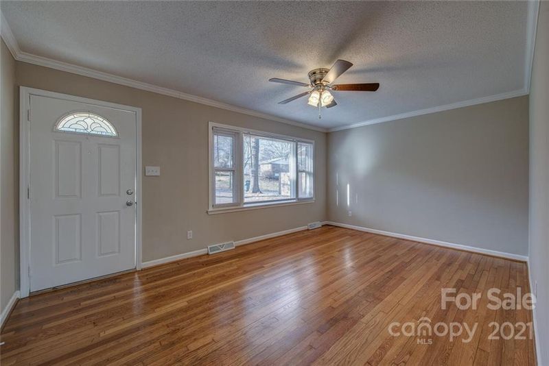 1534 Meadowbrook Ln, Gastonia, NC 28052
