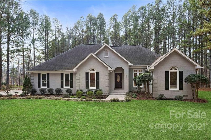 811 Chambwood Rd, Wesley Chapel, NC 28110