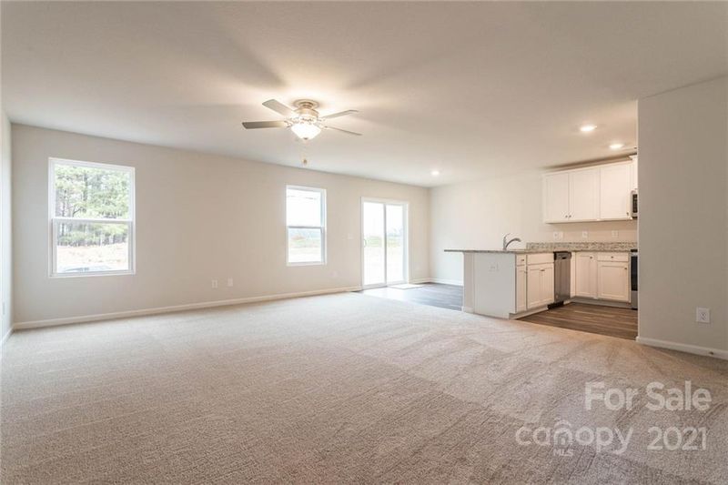 8104 Derby Woods Ln, Charlotte, NC 28214