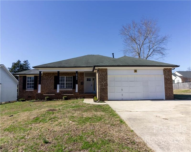 9900 Dunfries Rd, Matthews, NC 28105