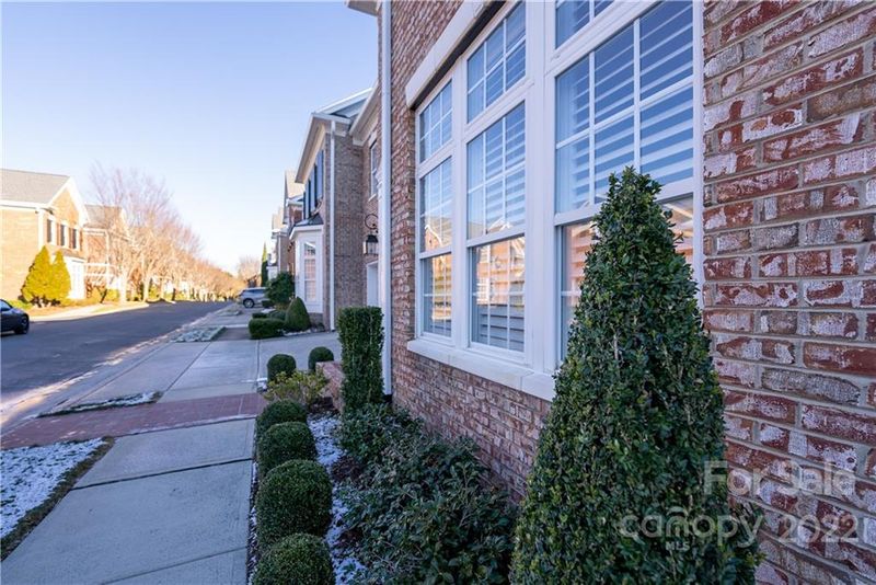 6371 Wakehurst Rd, Charlotte, NC 28226
