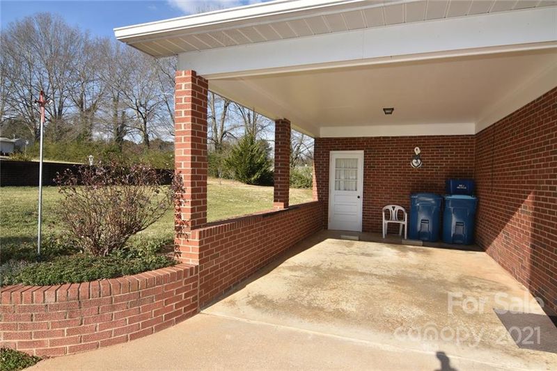 2924 10th Ave SW, Hickory, NC 28602