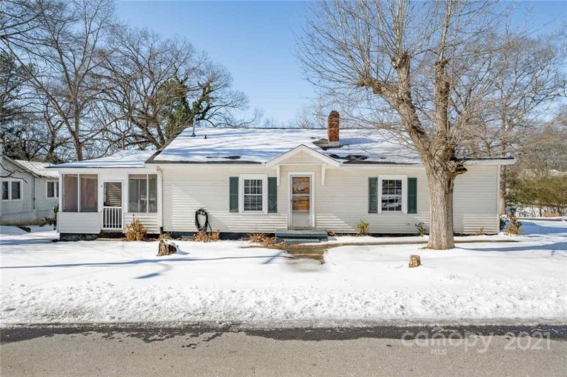 111 Carlton St, Dallas, NC 28034