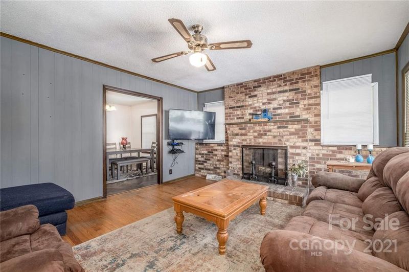 111 Carlton St, Dallas, NC 28034