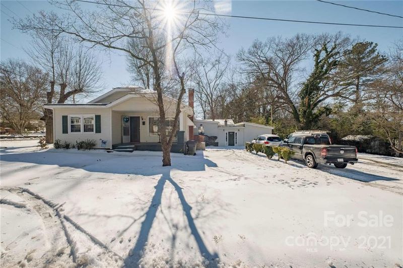 111 Carlton St, Dallas, NC 28034