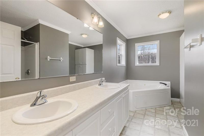 1627 Oak Park Ct, Iron Station, NC 28080