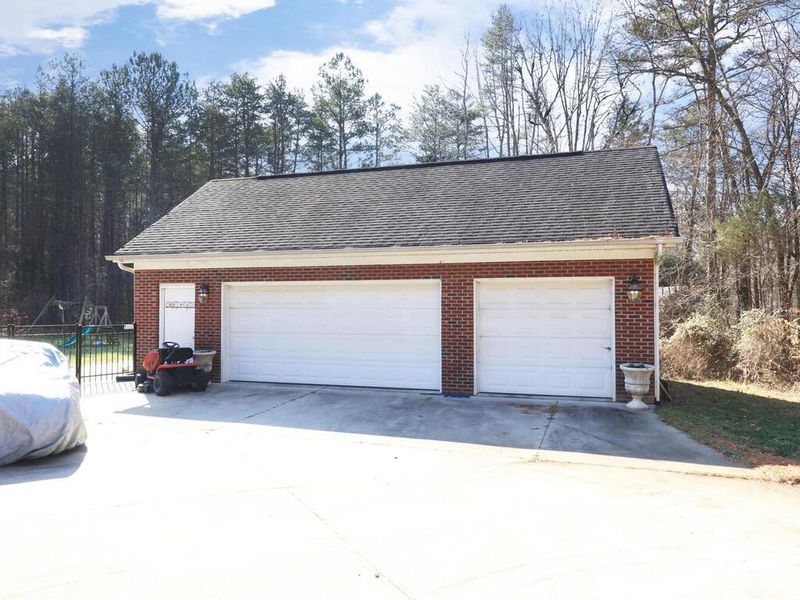 216 Meadow Ln, Mount Holly, NC 28120