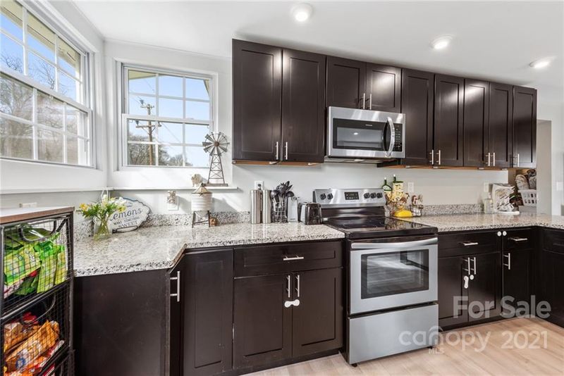 903 W 6th Ave #B, Gastonia, NC 28052