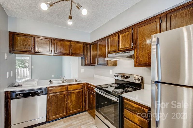 663 Lex Dr, Charlotte, NC 28262