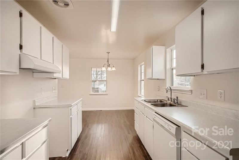 4401 Glenwood Dr, Charlotte, NC 28208