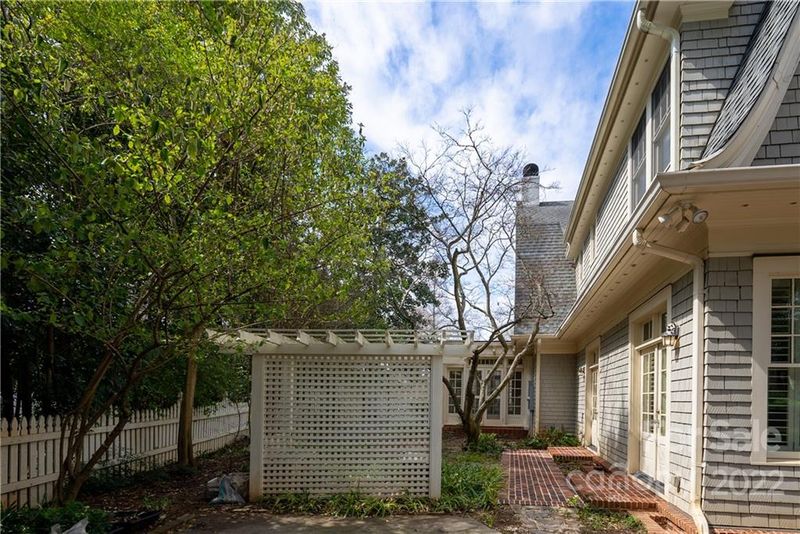 301 Hermitage Rd, Charlotte, NC 28207