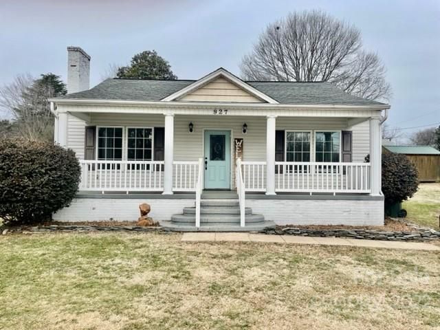 927 9th St NE, Hickory, NC 28601