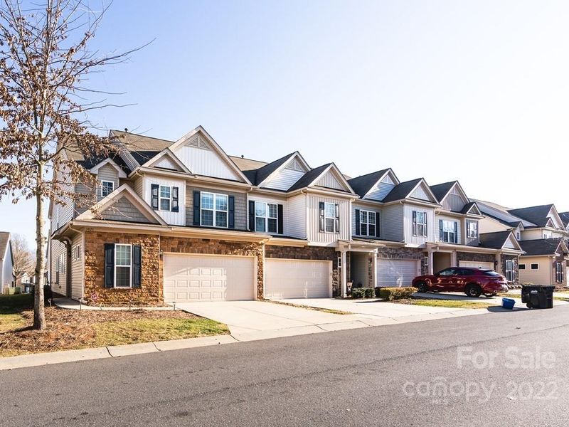 5925 Carrollton Ln, Charlotte, NC 28210
