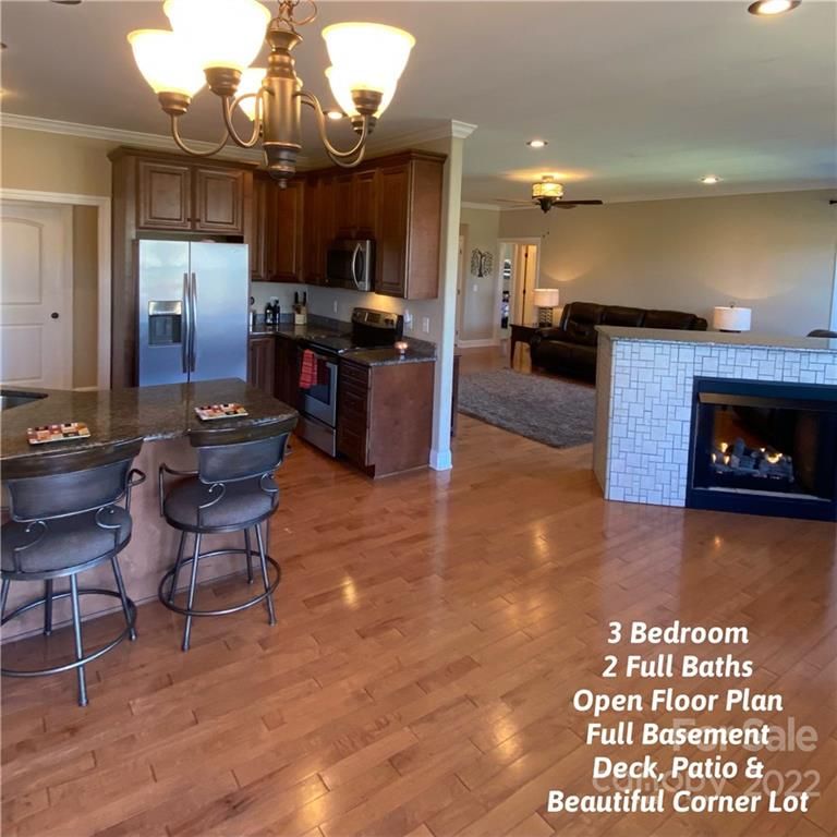3792 9th Street Dr NE, Hickory, NC 28601