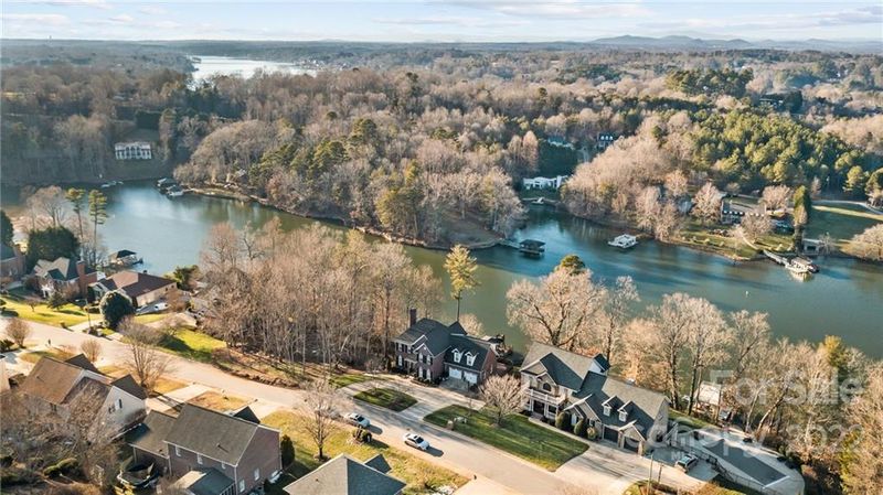 643 46th Avenue Dr NE, Hickory, NC 28601